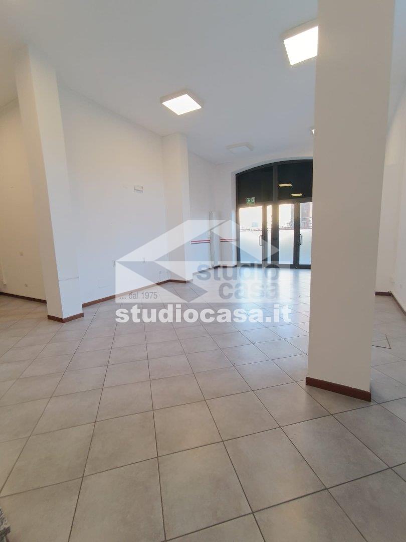 Negozio in affitto a Melegnano