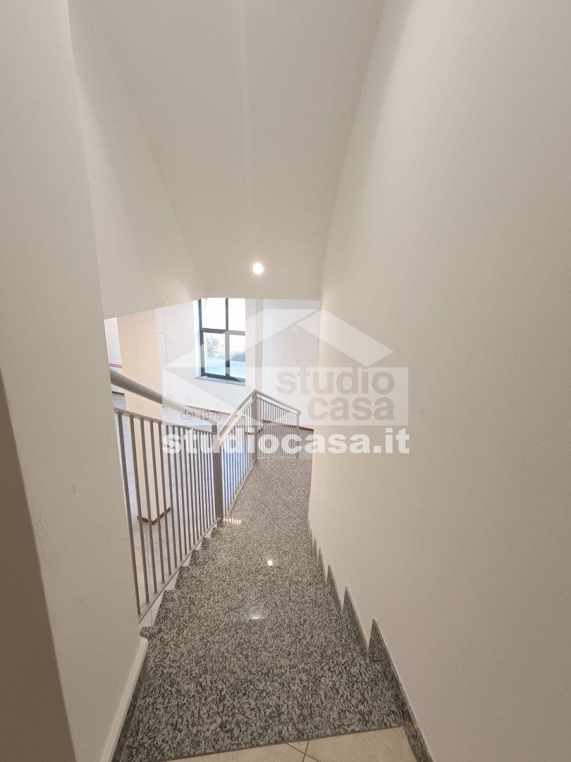Negozio in affitto a Melegnano