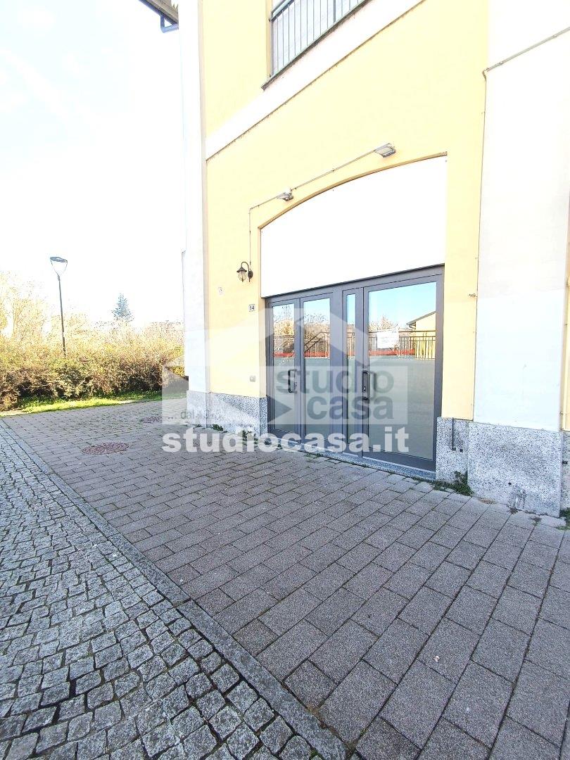 Negozio in affitto a Melegnano
