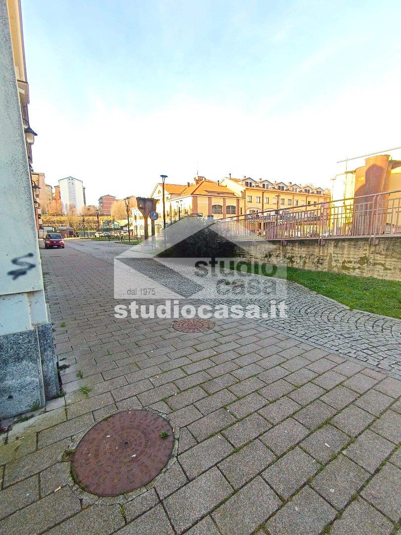 Negozio in affitto a Melegnano