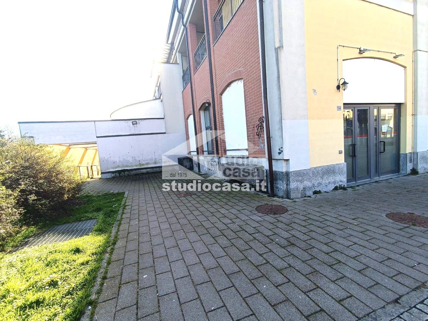 Negozio in affitto a Melegnano