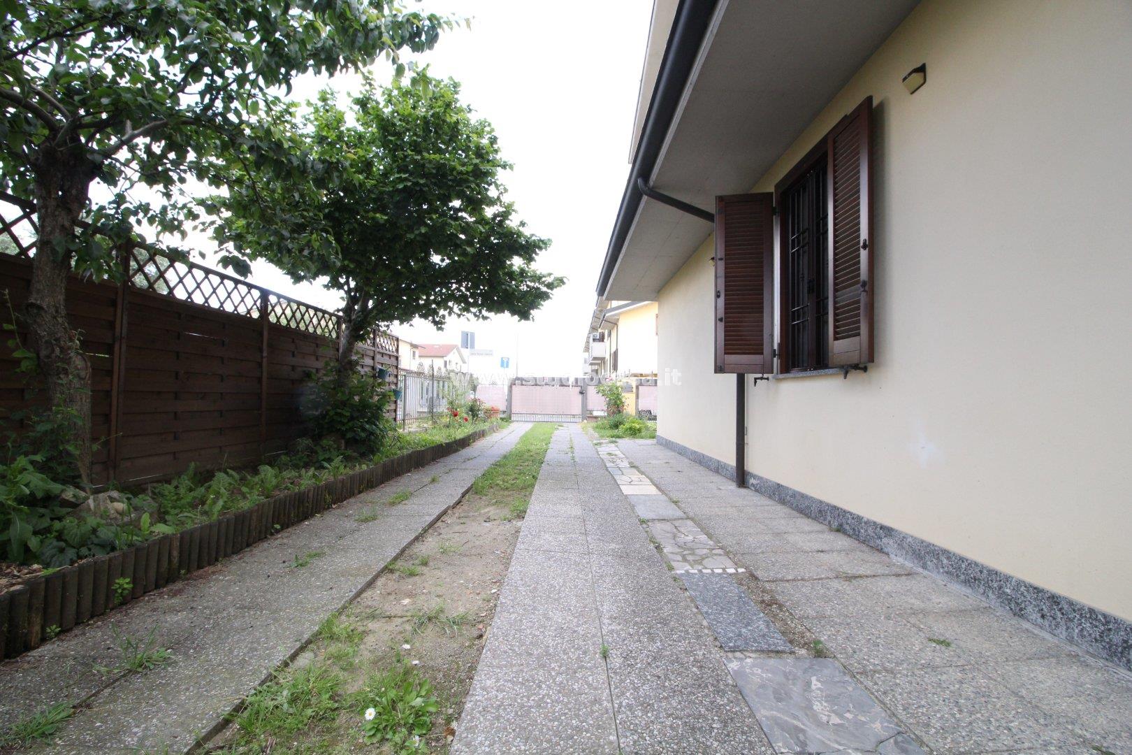 Villa a schiera di testa in vendita a Caselle Lurani