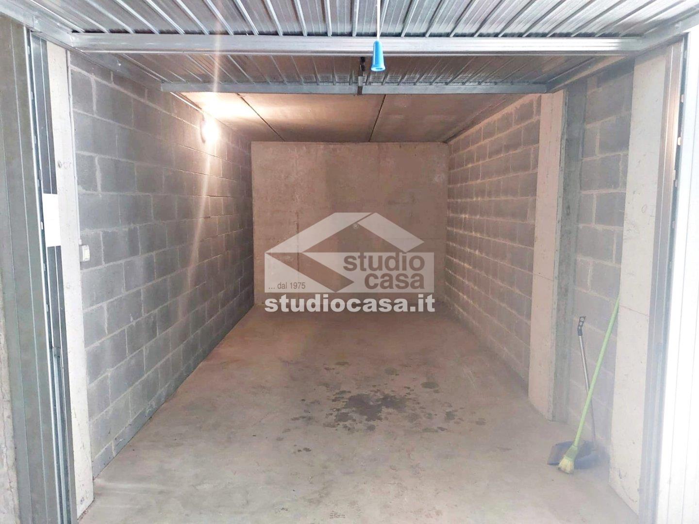 Box / Autorimessa in vendita a Alzano Lombardo