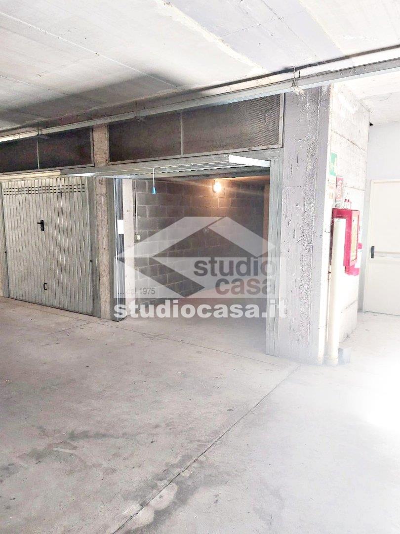 Box / Autorimessa in vendita a Alzano Lombardo