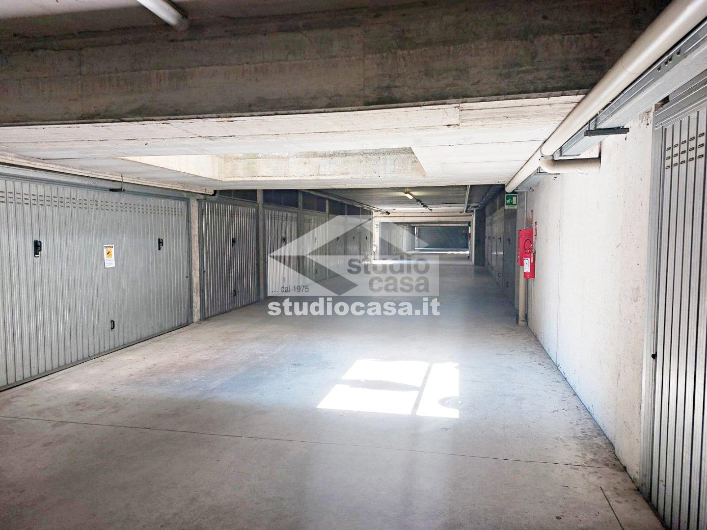 Box / Autorimessa in vendita a Alzano Lombardo