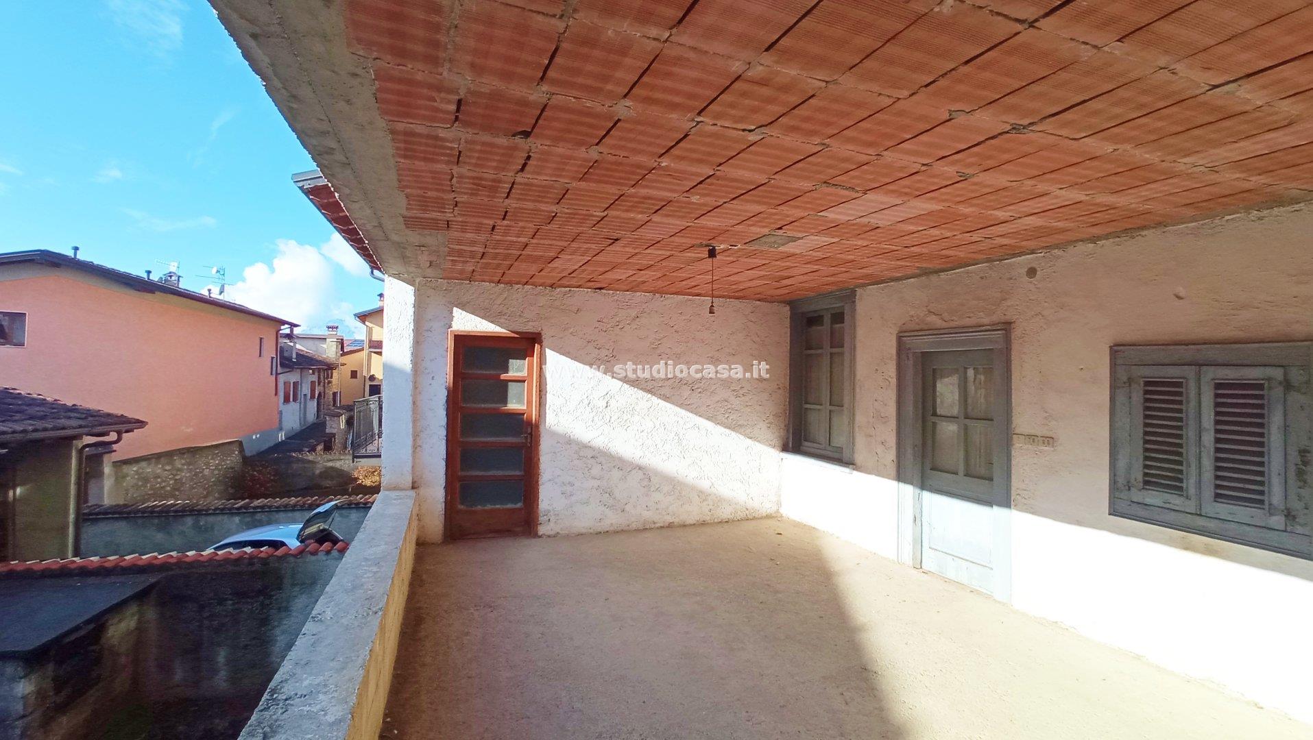 Casa Plurifamiliare in vendita a Rovetta