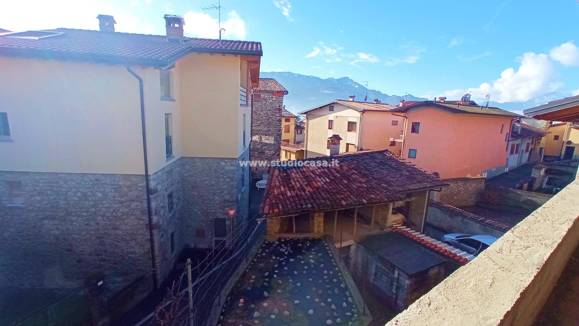 Casa Plurifamiliare in vendita a Rovetta