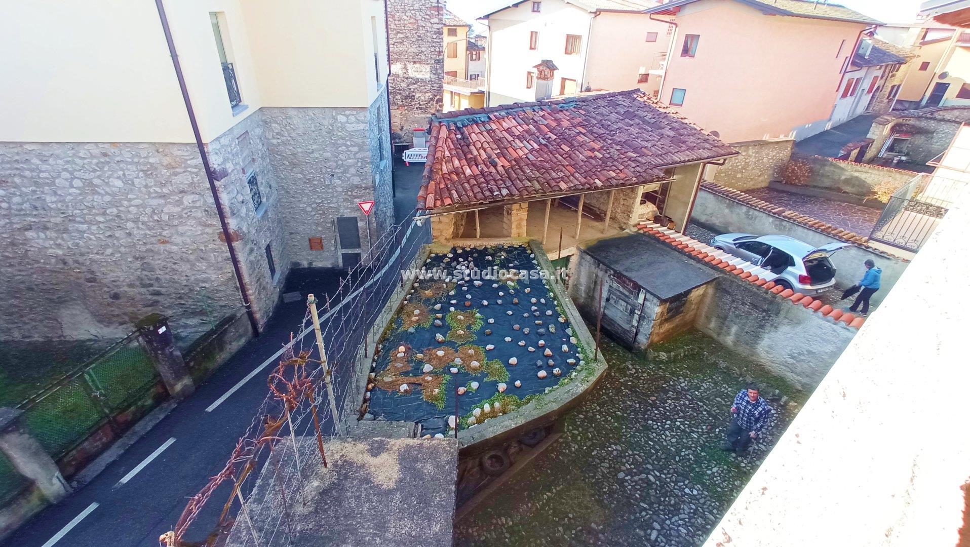 Casa Plurifamiliare in vendita a Rovetta