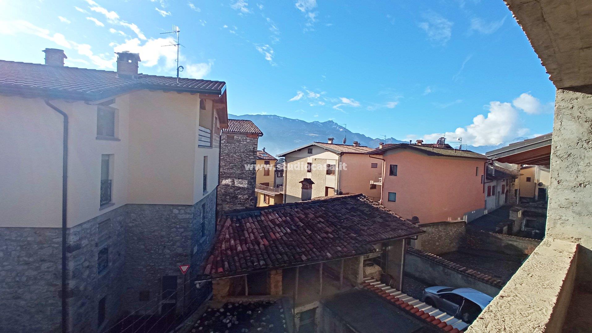 Casa Plurifamiliare in vendita a Rovetta