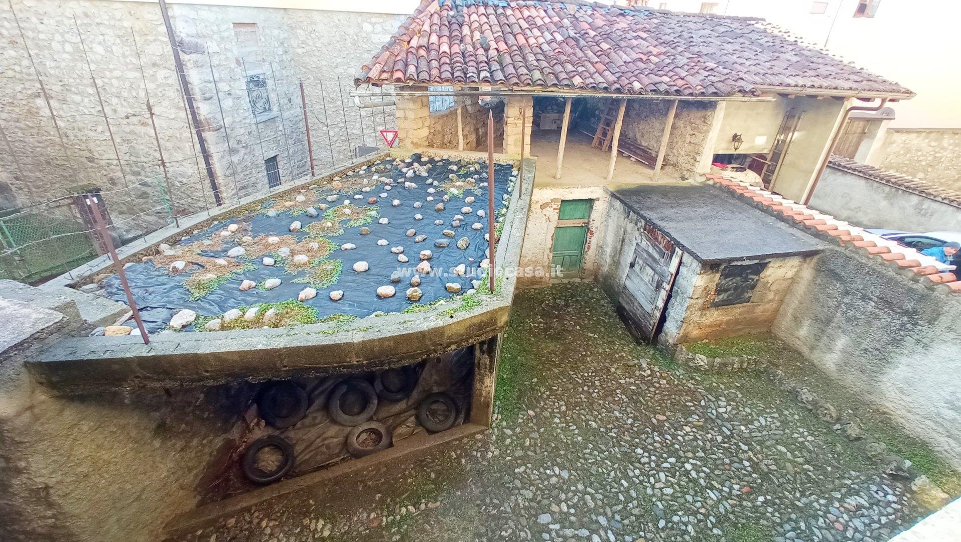 Casa Plurifamiliare in vendita a Rovetta