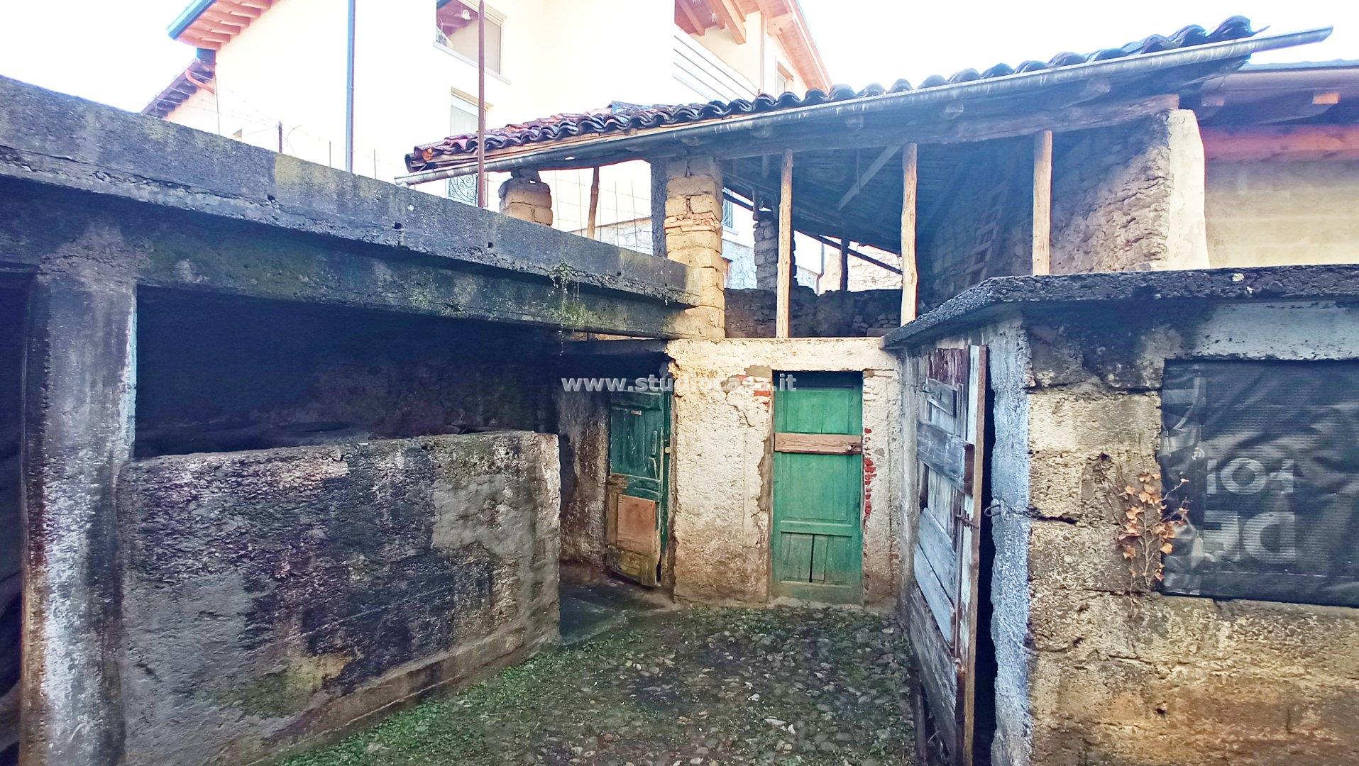 Casa Plurifamiliare in vendita a Rovetta