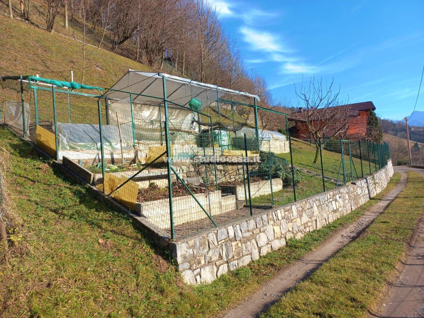 Terreno Residenziale in vendita a Gorno