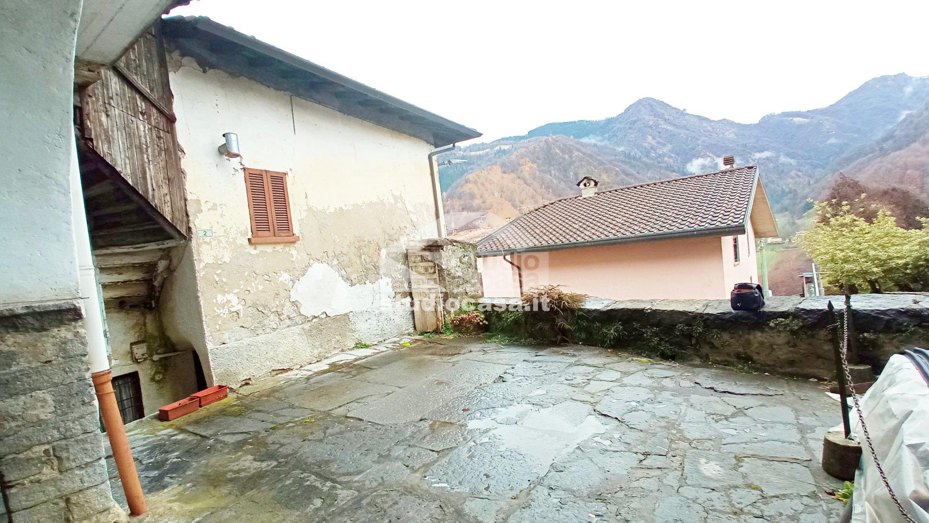 Casa Unifamiliare in vendita a Gorno