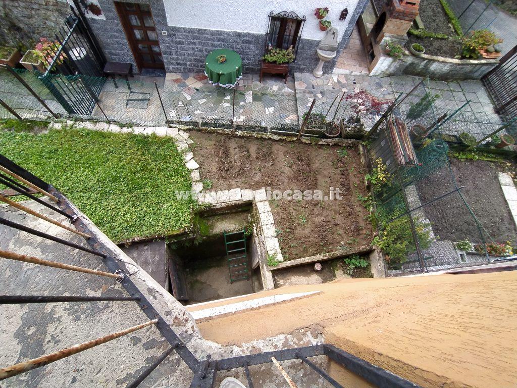 Casa Bifamiliare in vendita a Gorno