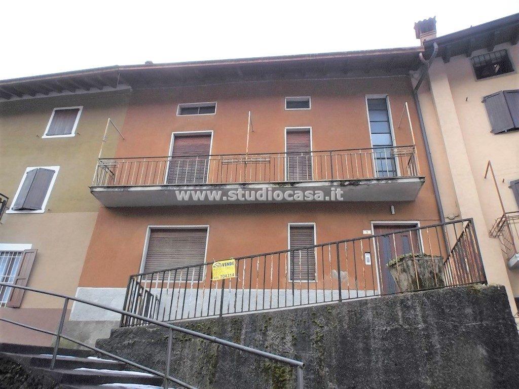Casa Bifamiliare in vendita a Gorno