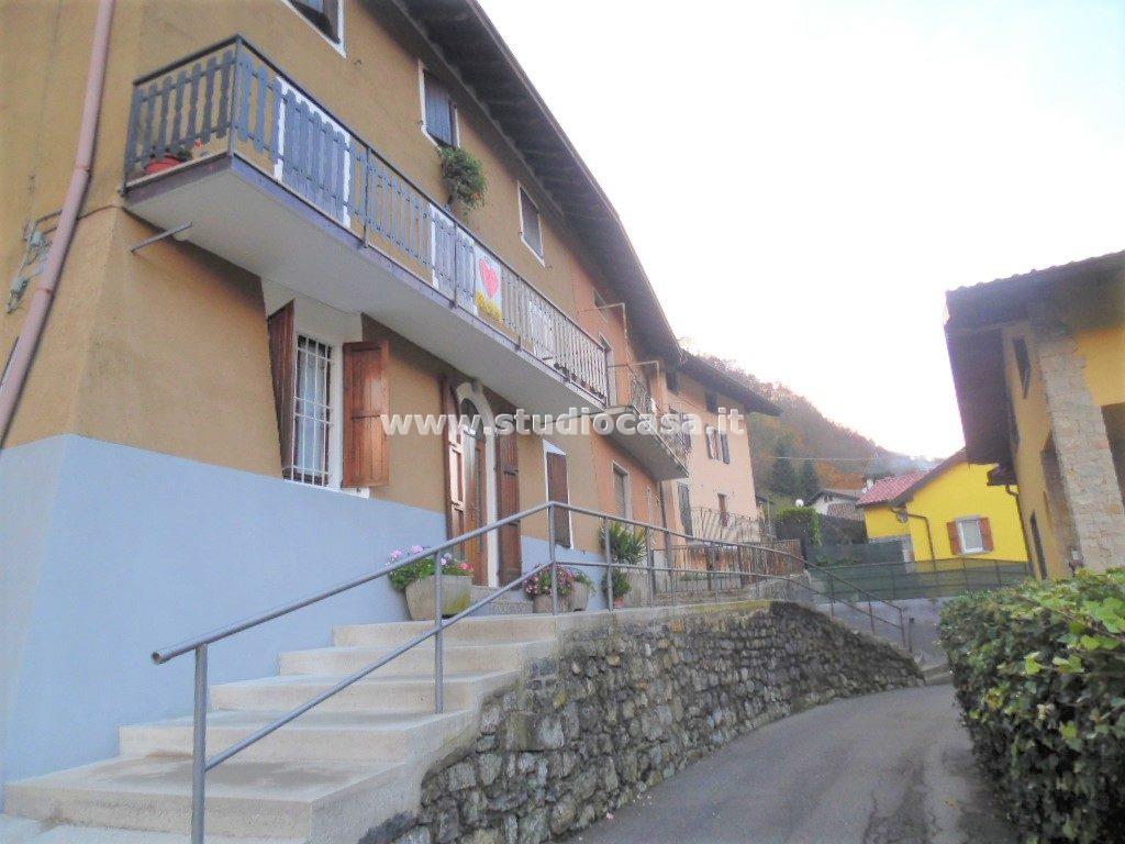 Casa Bifamiliare in vendita a Gorno