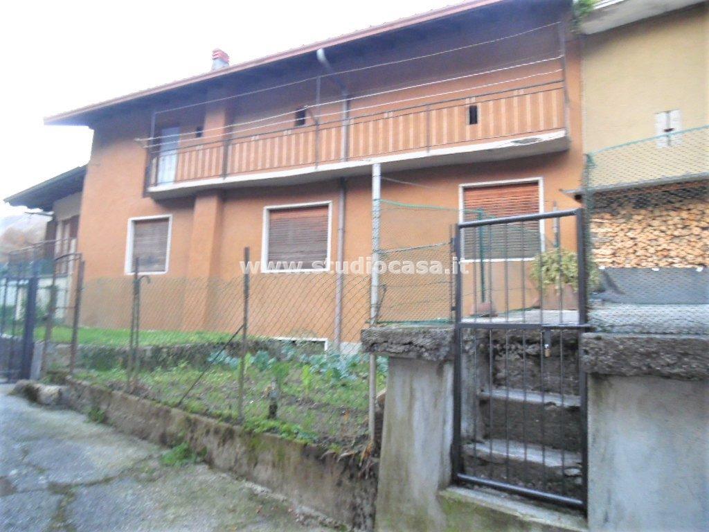 Casa Bifamiliare in vendita a Gorno