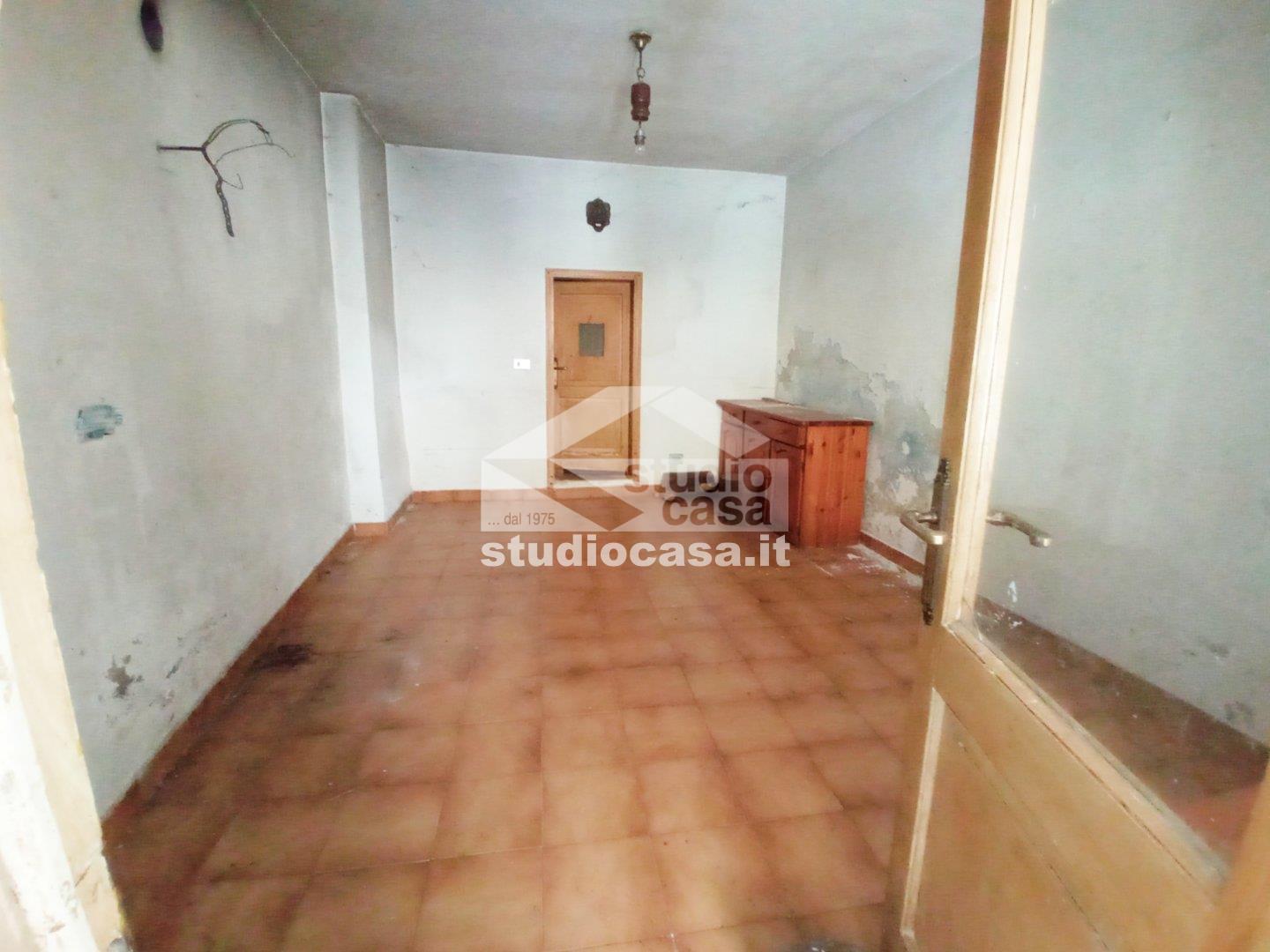 Casa Rustica in vendita a Gorno
