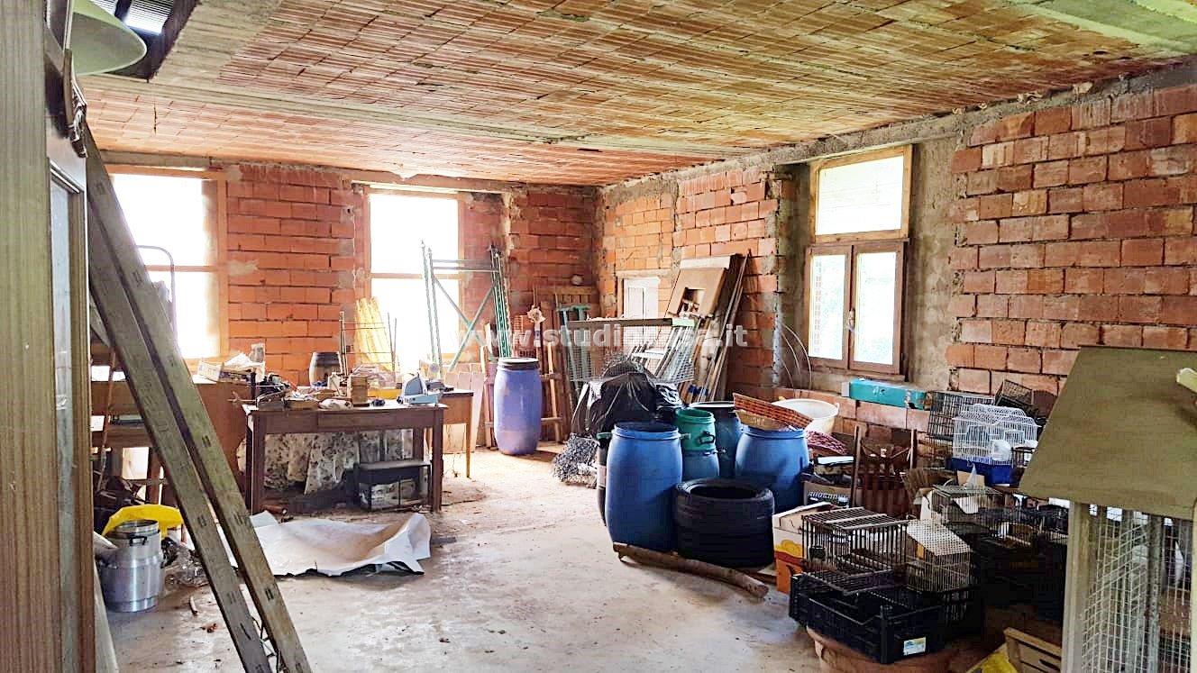 Cascina in vendita a Gorno
