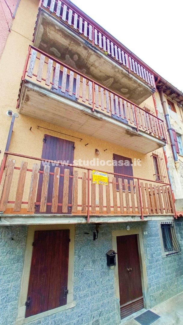 Casa Plurifamiliare in vendita a Gorno