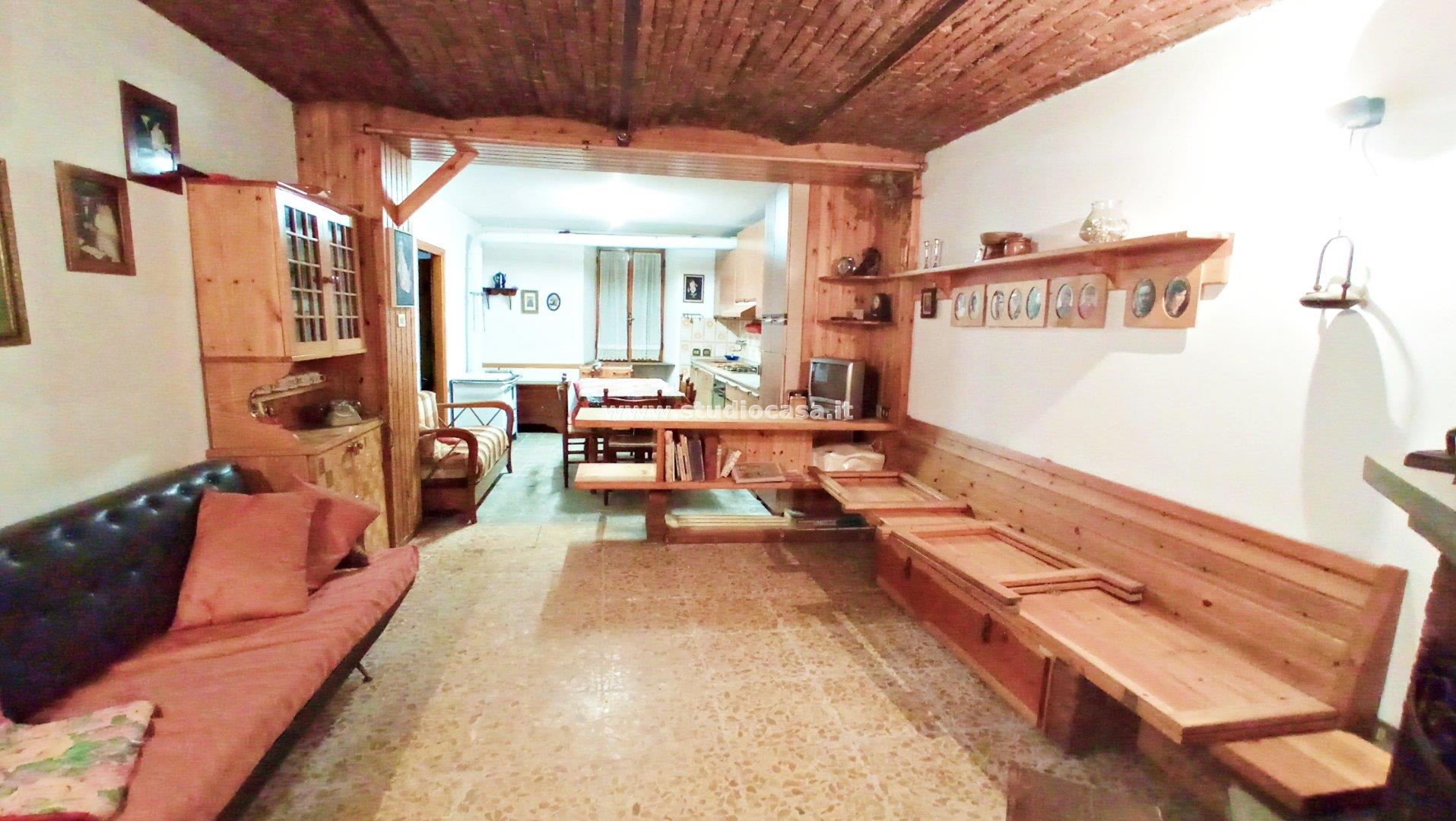 Casa Plurifamiliare in vendita a Gorno