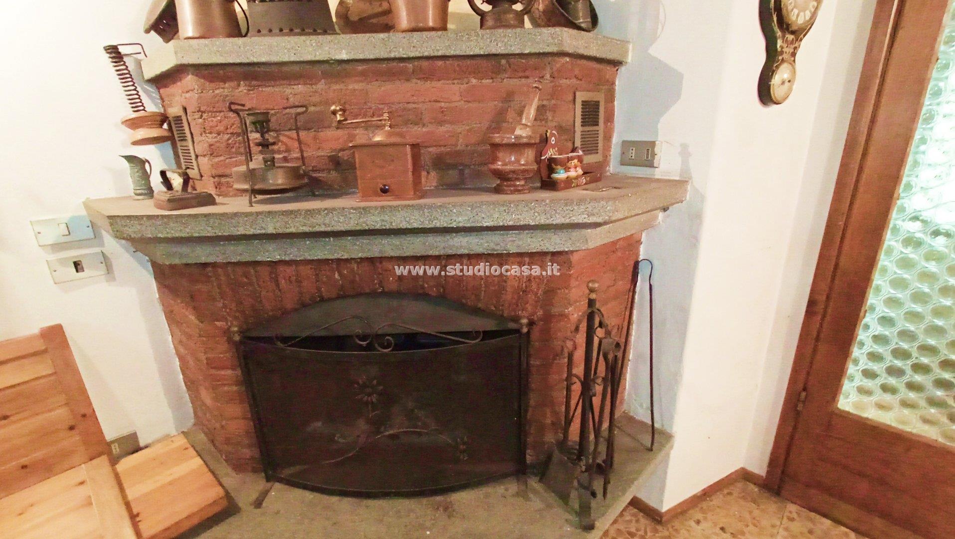Casa Plurifamiliare in vendita a Gorno