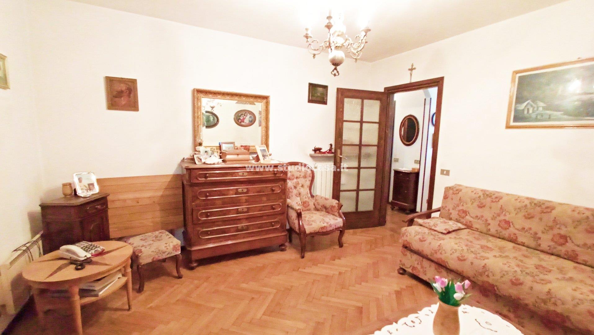 Casa Plurifamiliare in vendita a Gorno