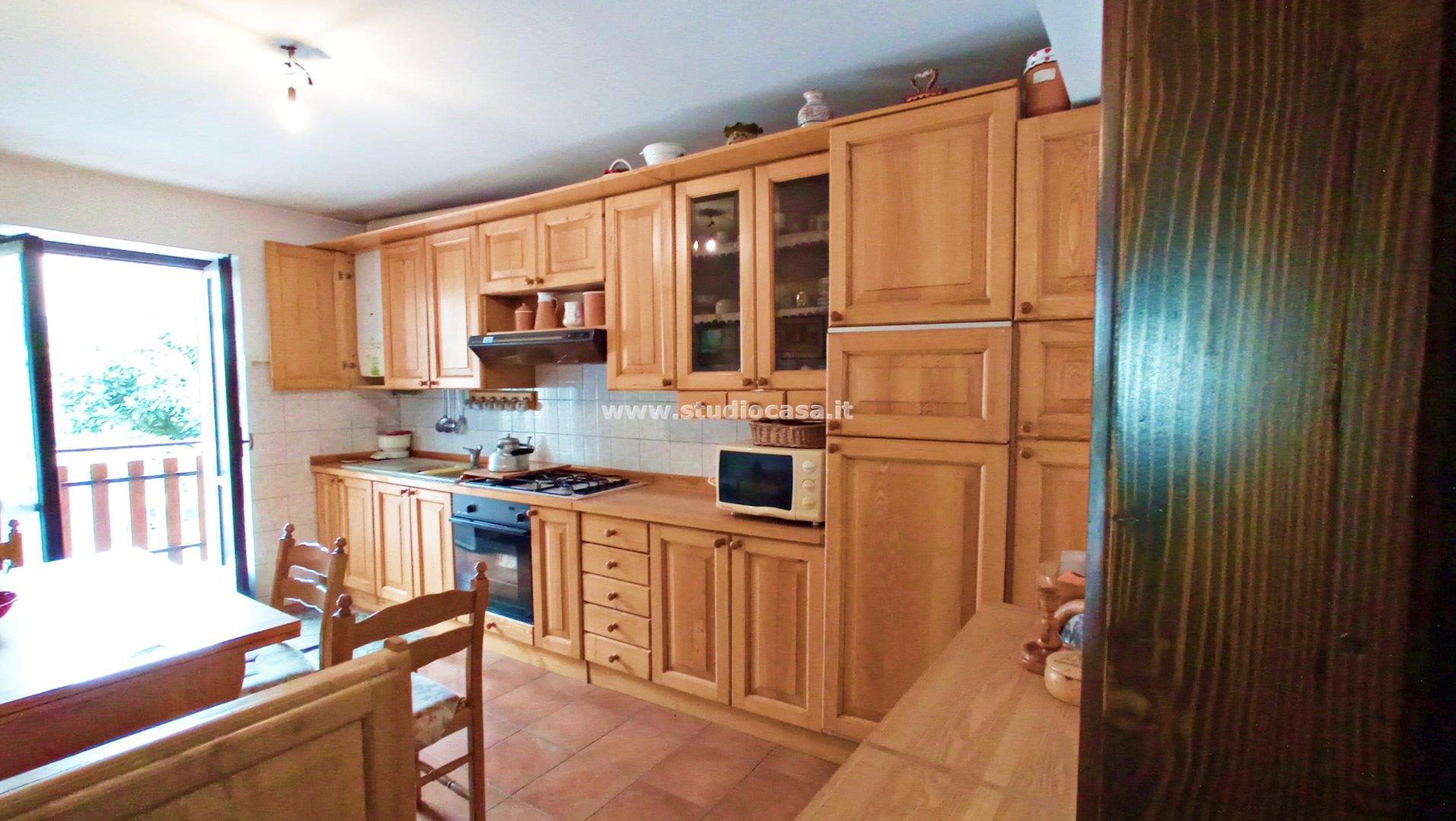 Casa Plurifamiliare in vendita a Gorno