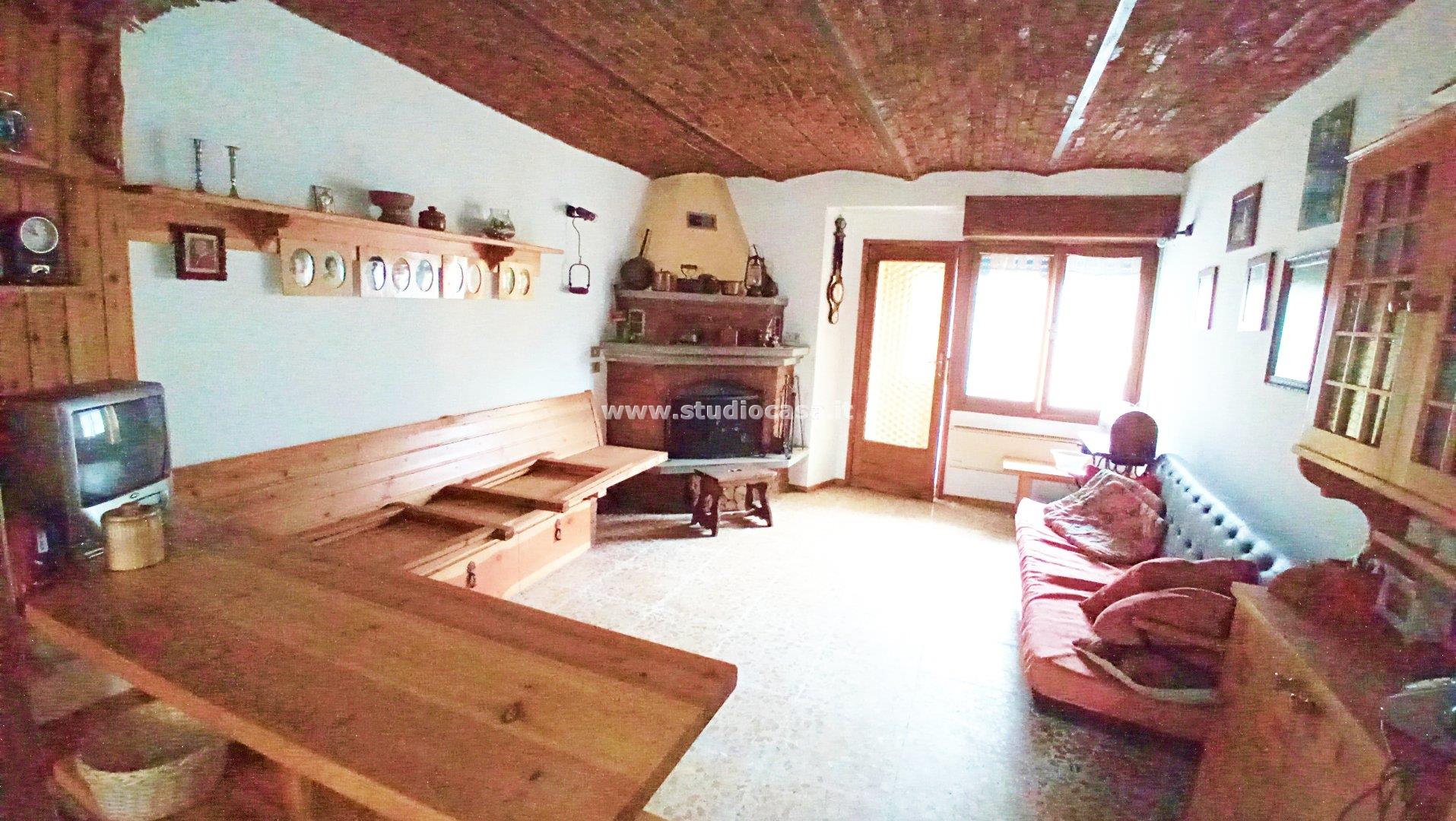 Appartamento in vendita a Gorno
