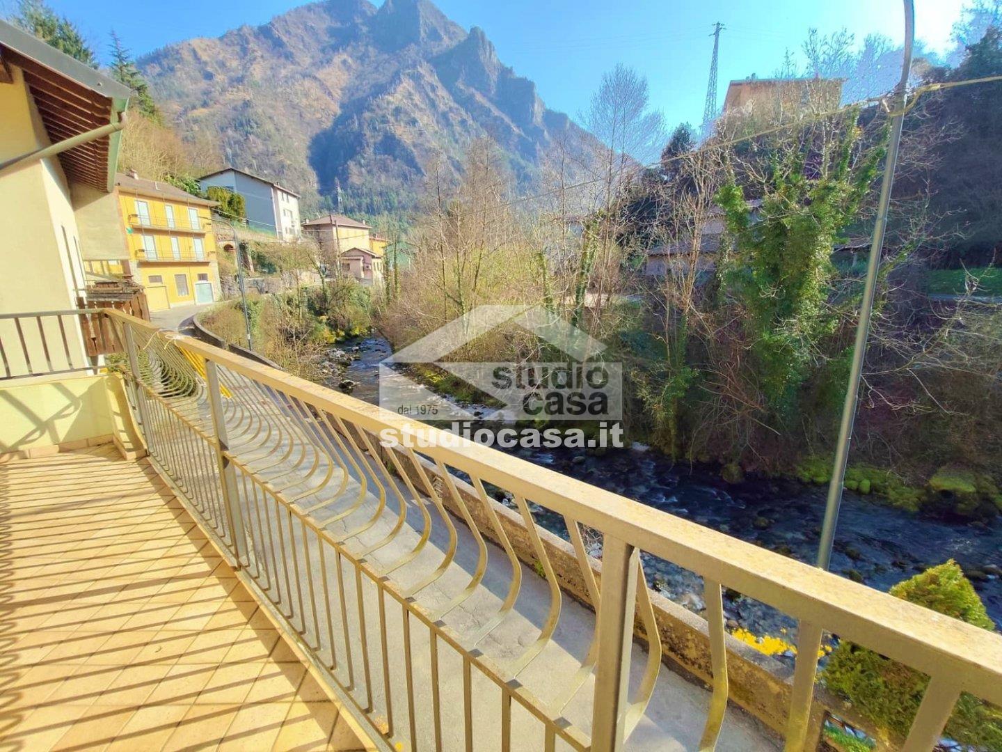 Casa Bifamiliare in vendita a Ponte Nossa