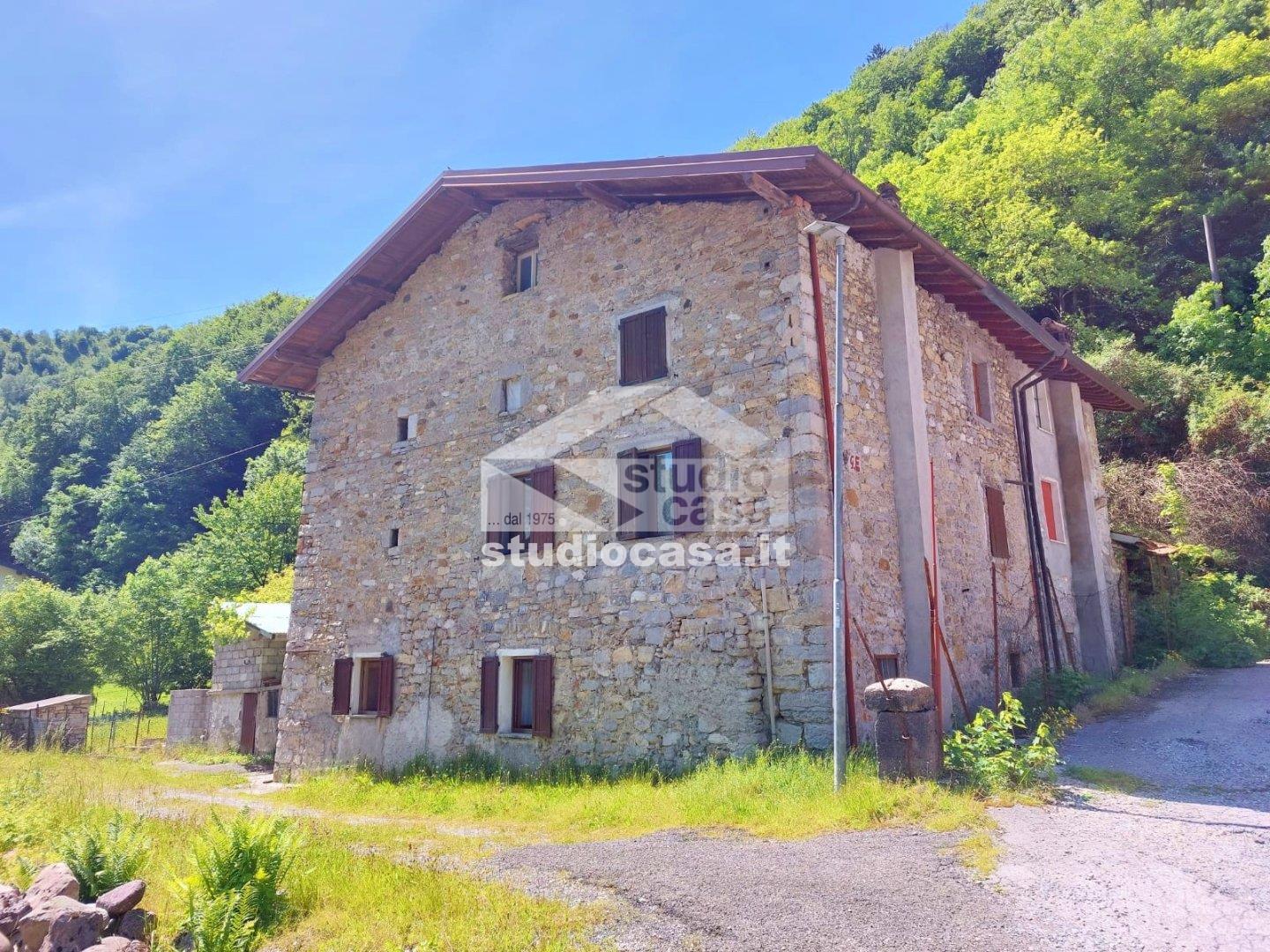 Casa Unifamiliare in vendita a Gorno