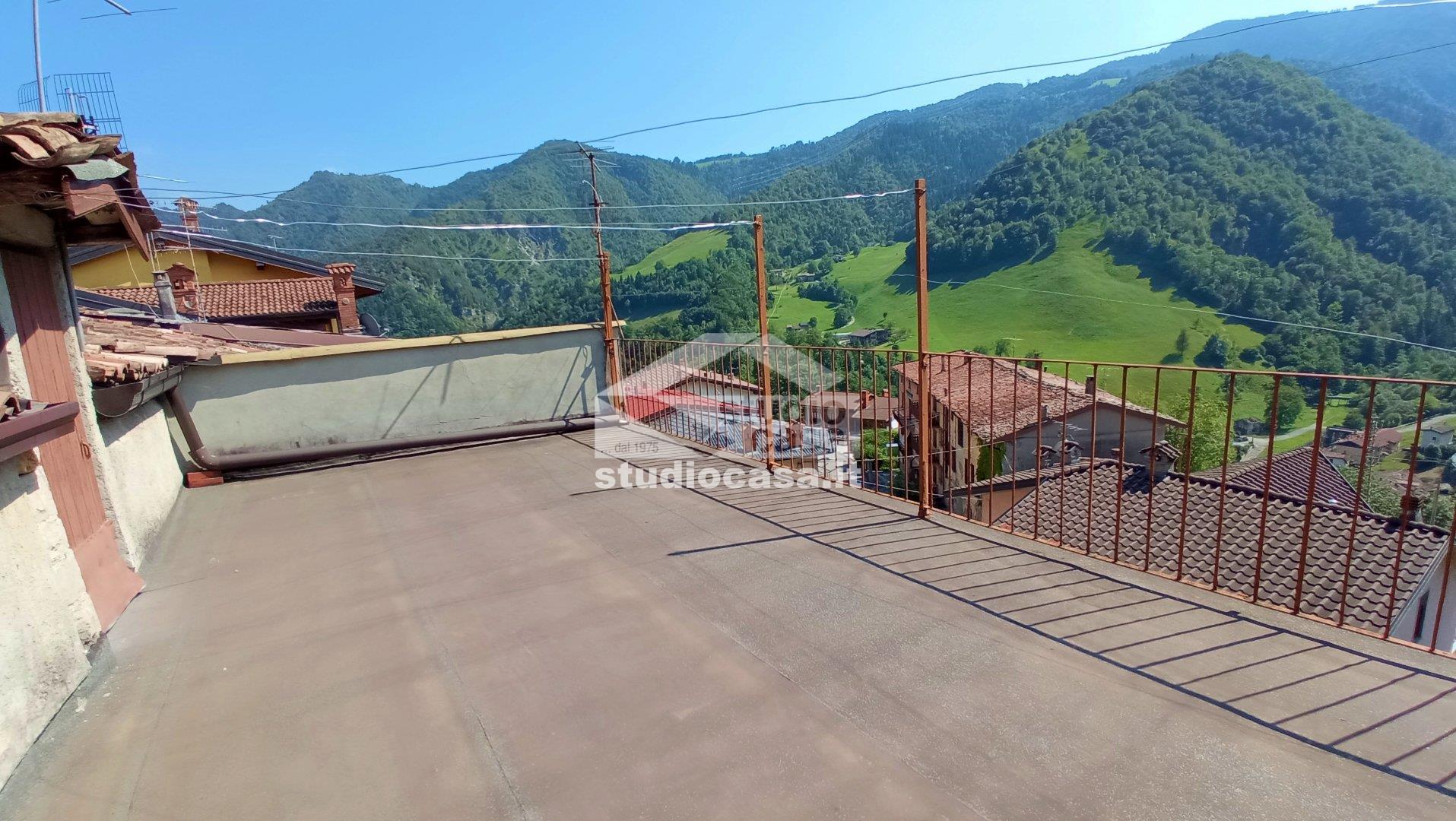 Casa Unifamiliare in vendita a Gorno