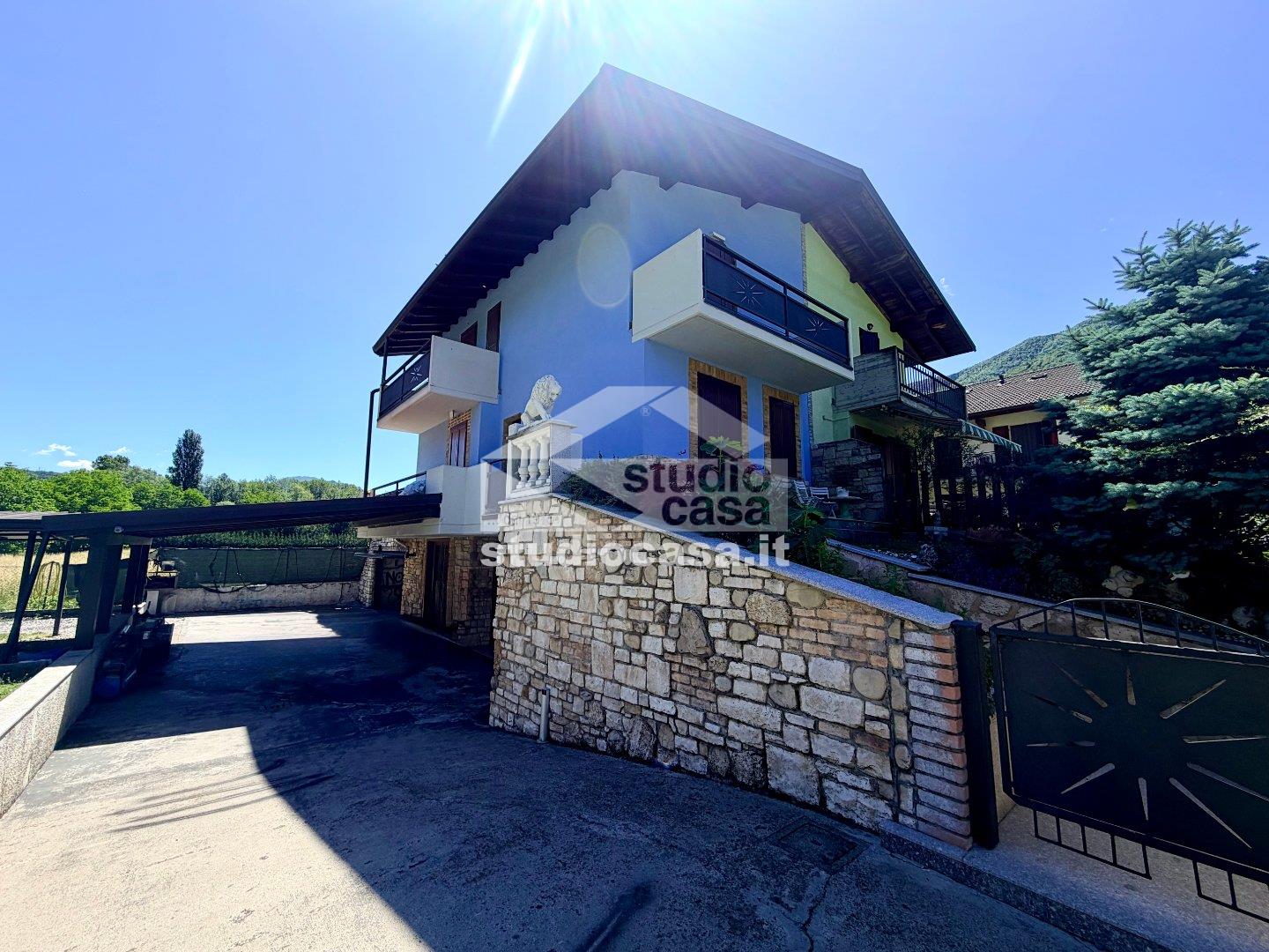 Villa a schiera di testa in vendita a Endine Gaiano