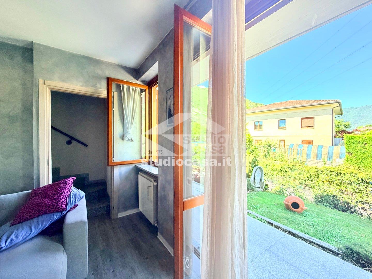 Villa a schiera di testa in vendita a Endine Gaiano