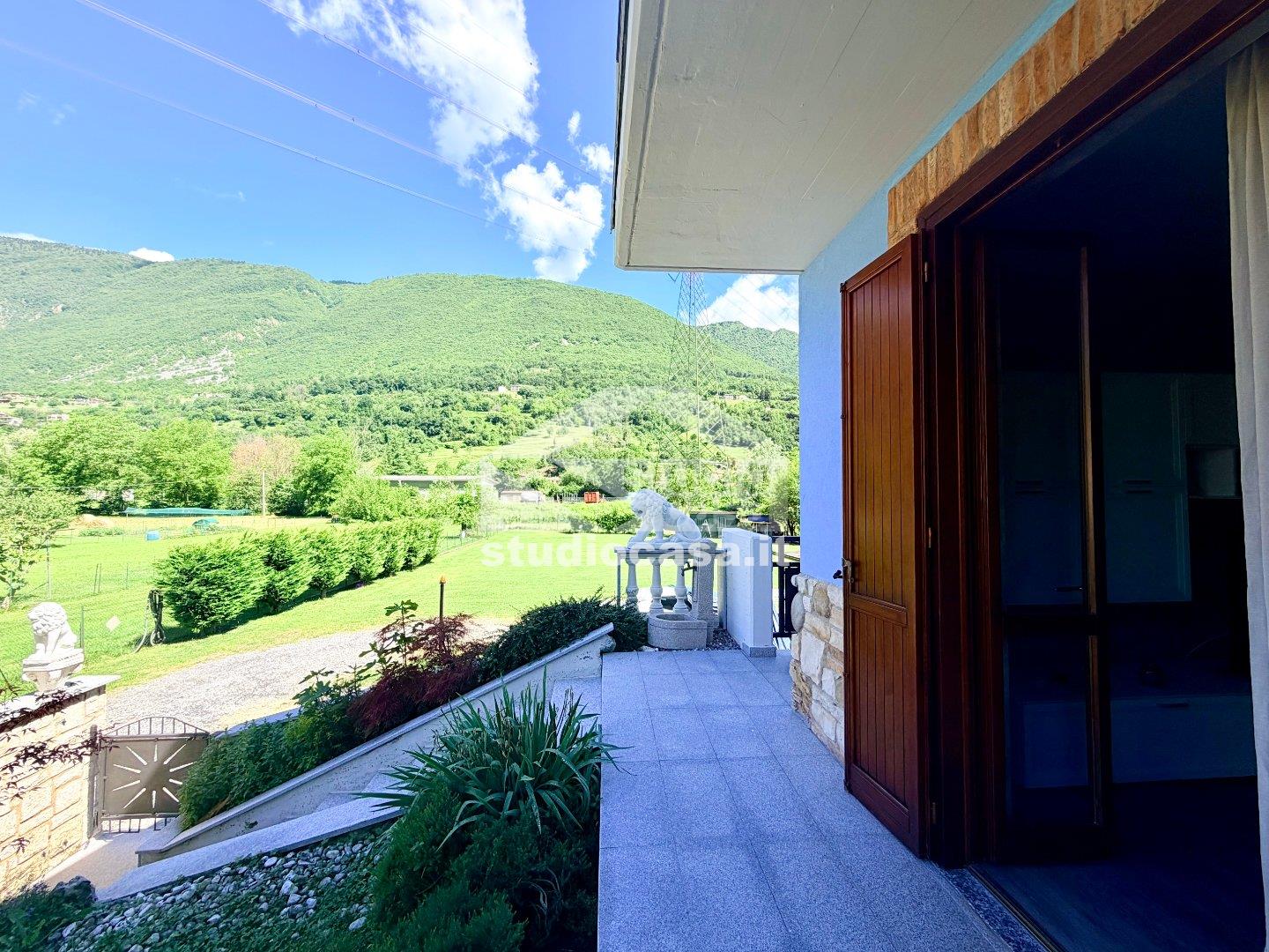 Villa a schiera di testa in vendita a Endine Gaiano