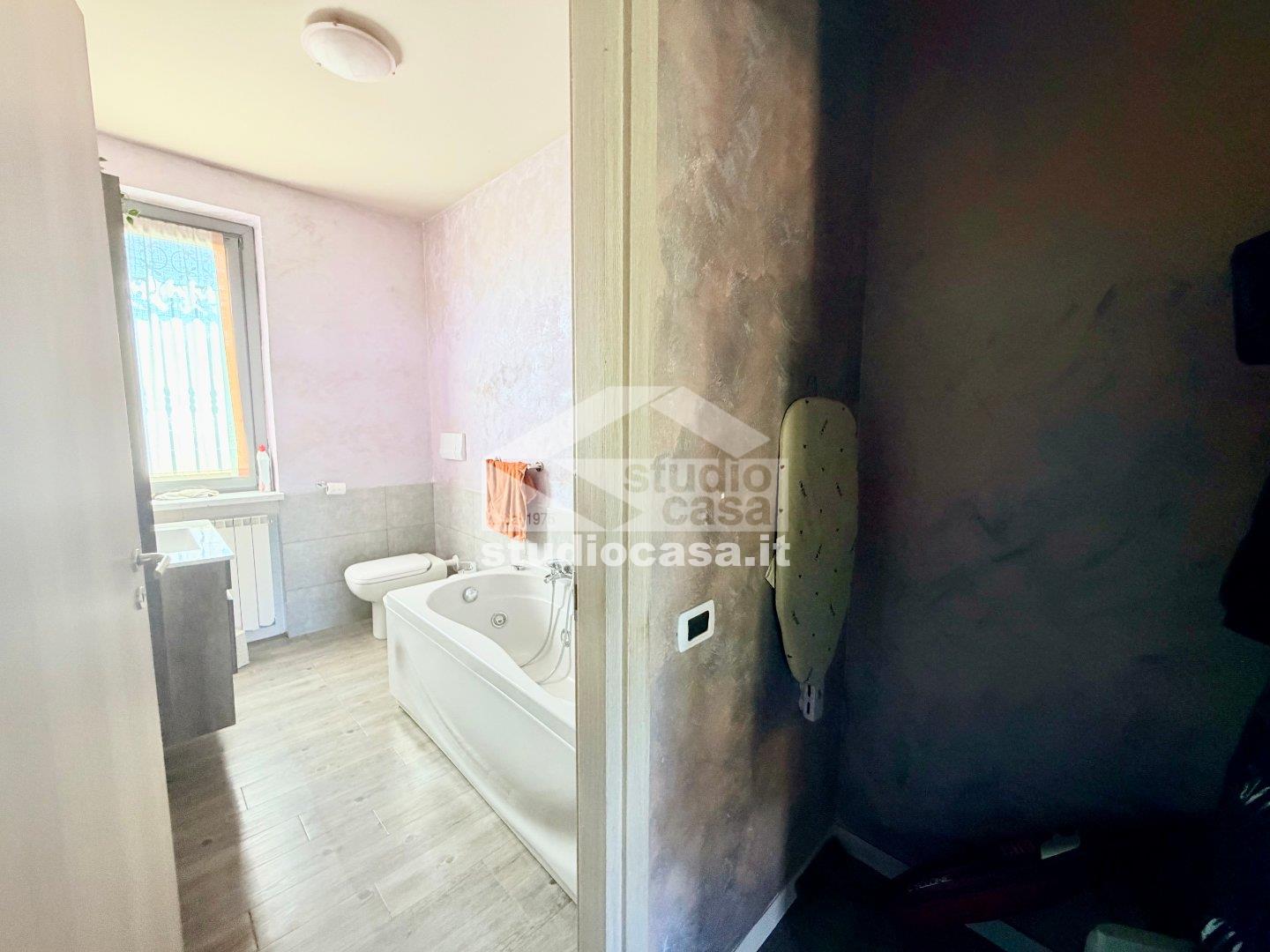 Villa a schiera di testa in vendita a Endine Gaiano