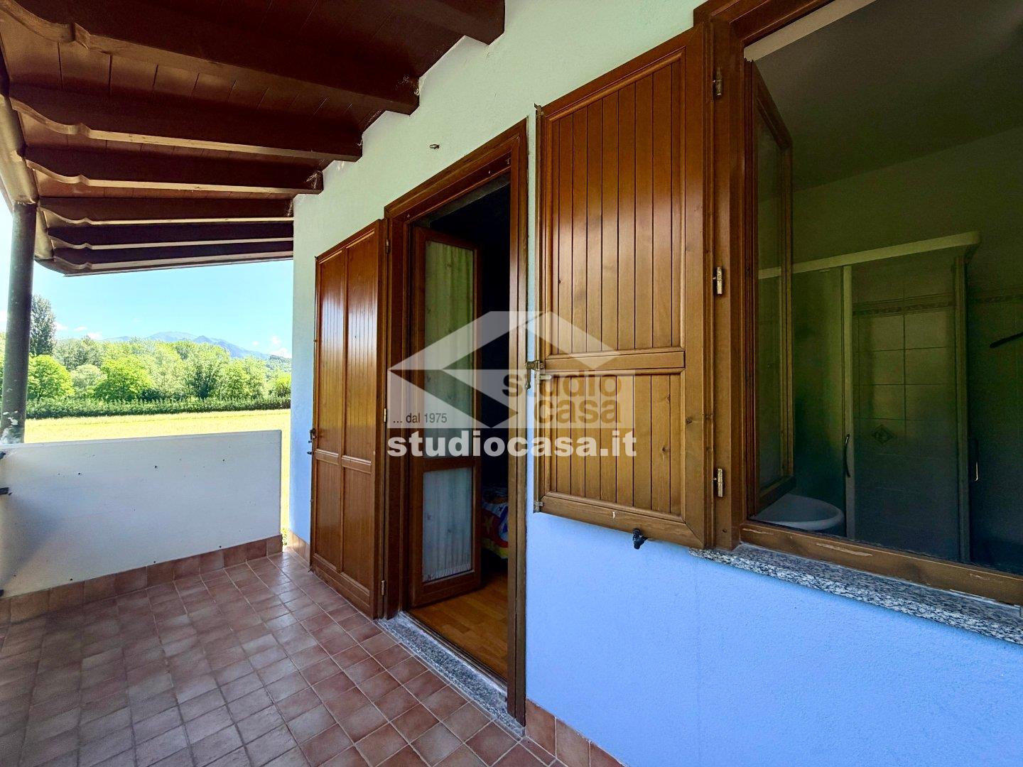Villa a schiera di testa in vendita a Endine Gaiano