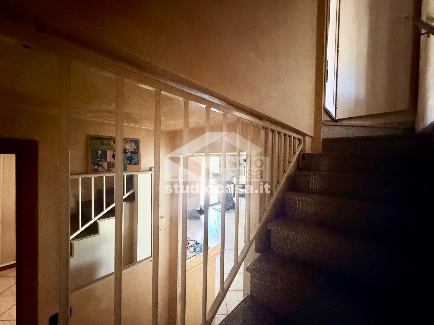 Villa a schiera di testa in vendita a Endine Gaiano