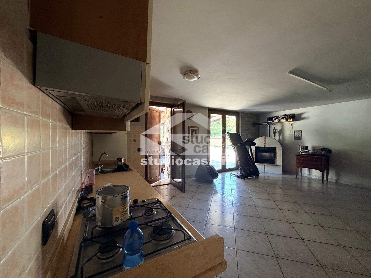 Villa a schiera di testa in vendita a Endine Gaiano