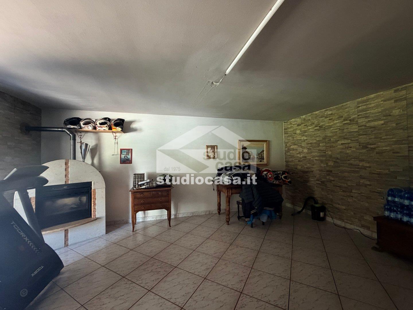 Villa a schiera di testa in vendita a Endine Gaiano