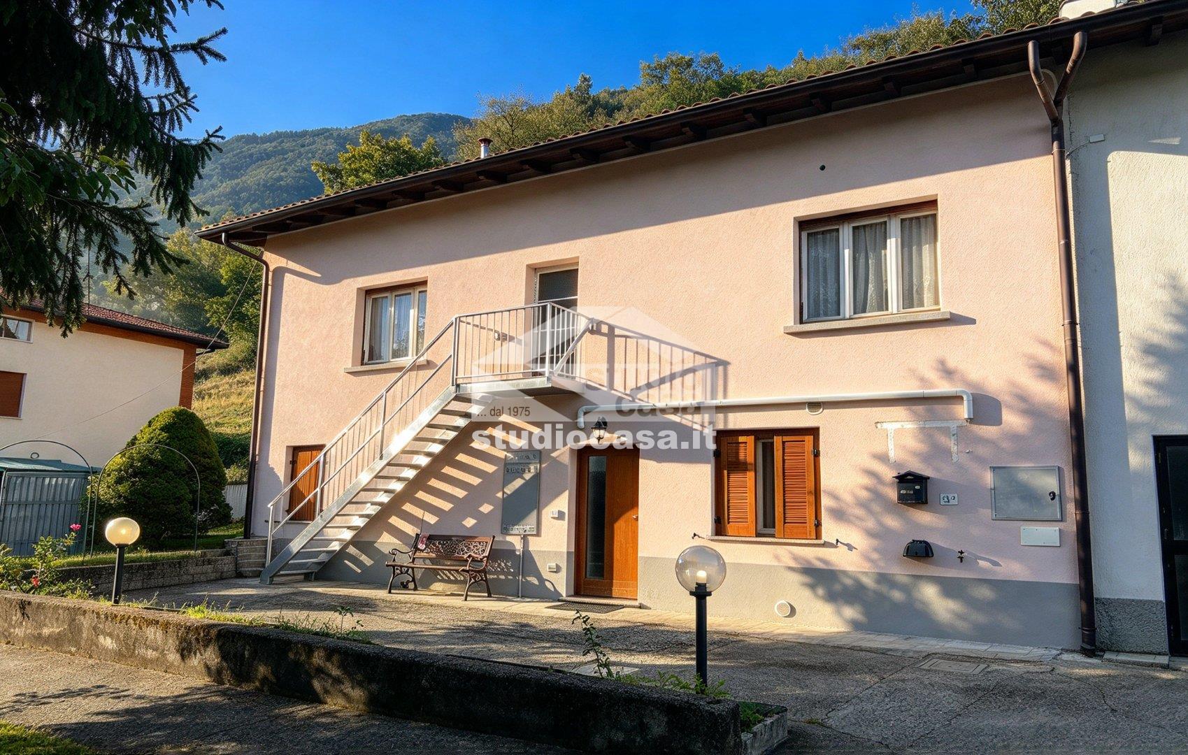 Casa Unifamiliare in vendita a Endine Gaiano
