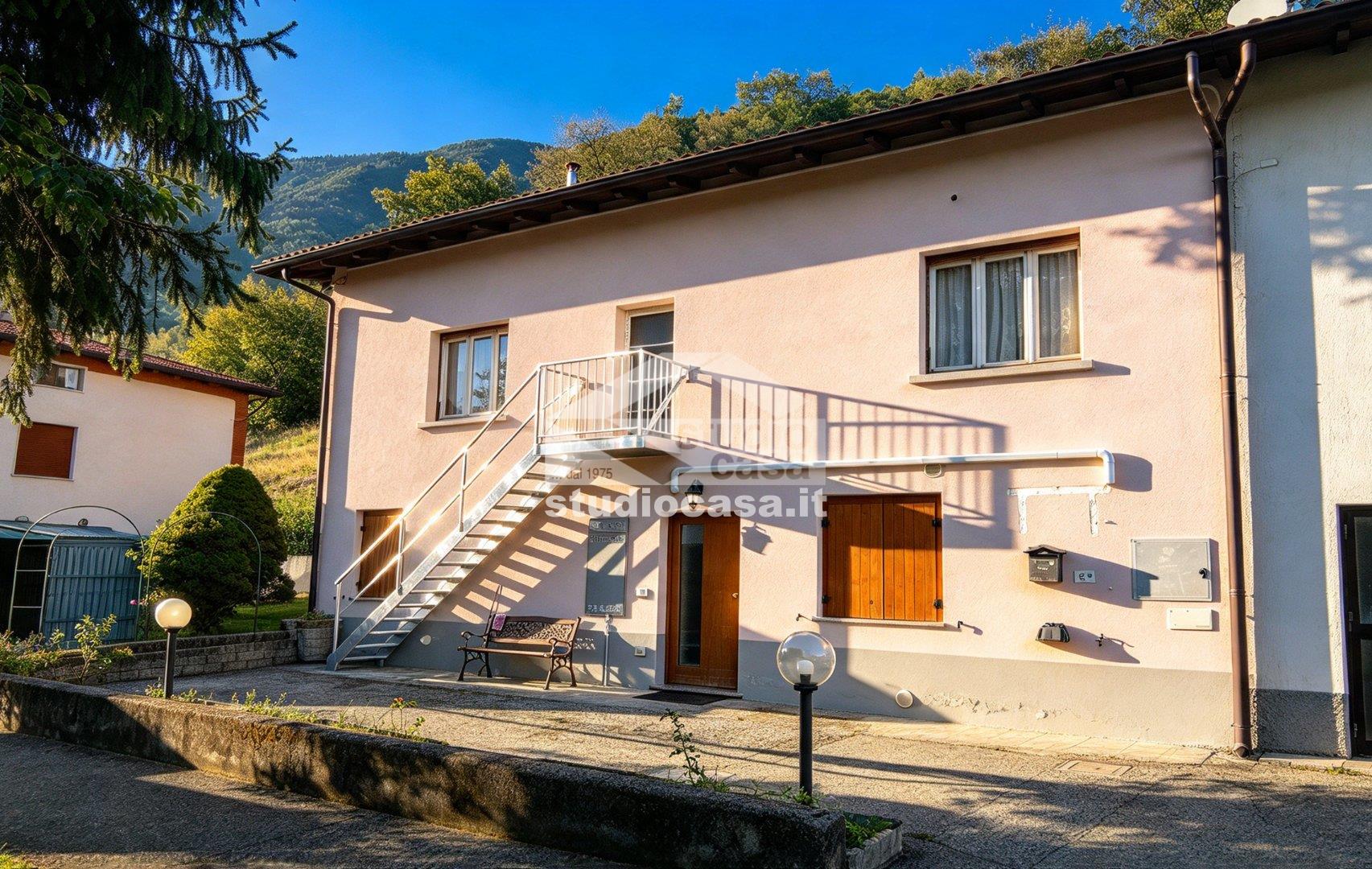 Casa Unifamiliare in vendita a Endine Gaiano