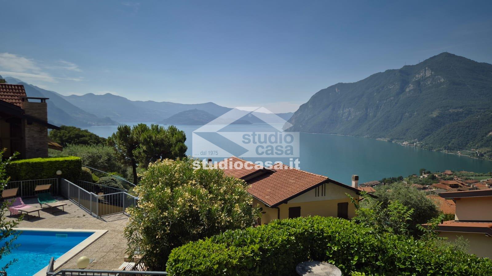 Villa a schiera in vendita a Riva di Solto