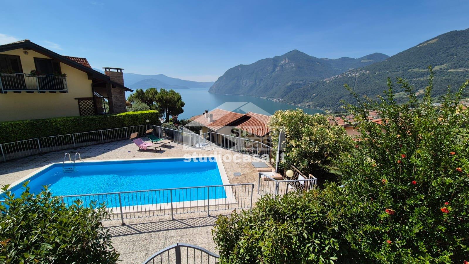 Villa a schiera in vendita a Riva di Solto