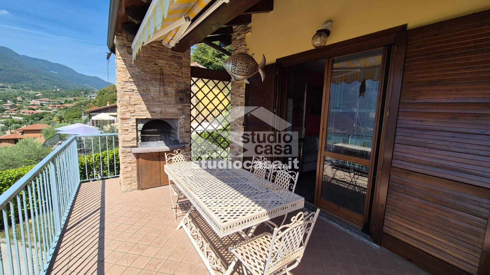 Villa a schiera in vendita a Riva di Solto