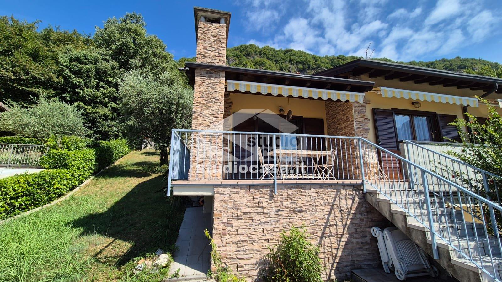 Villa a schiera in vendita a Riva di Solto