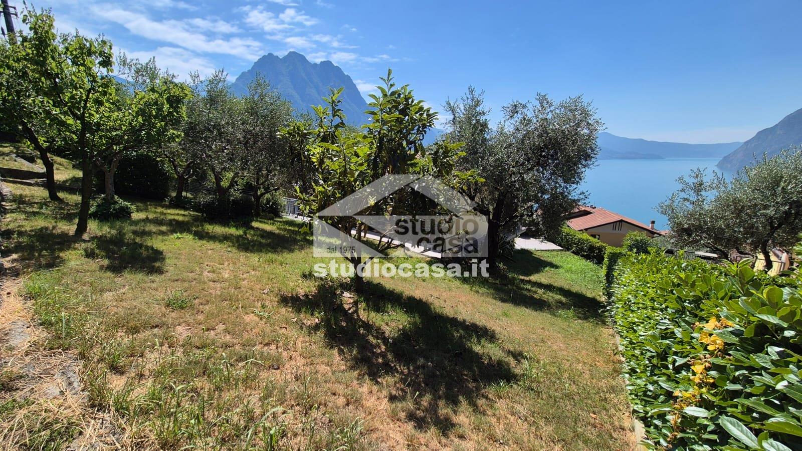 Villa a schiera in vendita a Riva di Solto