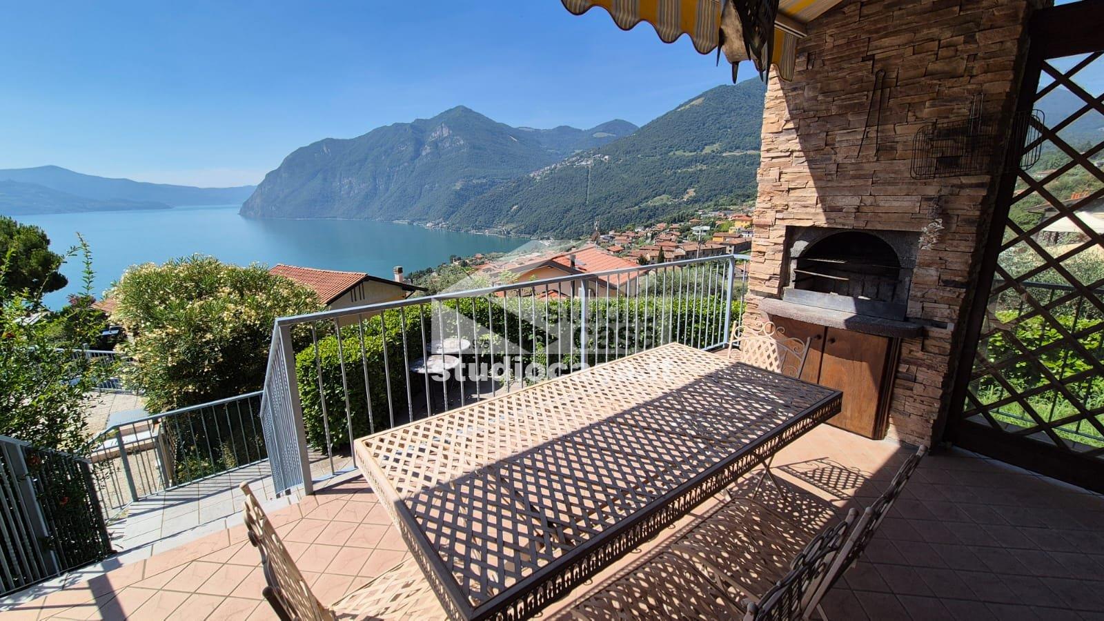 Villa a schiera in vendita a Riva di Solto