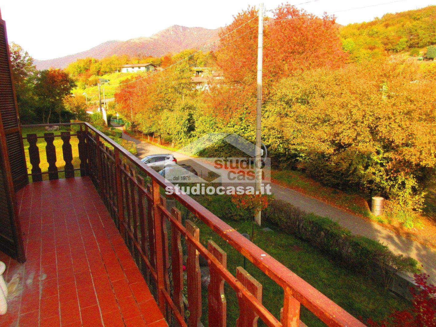 Appartamento in vendita a Solto Collina