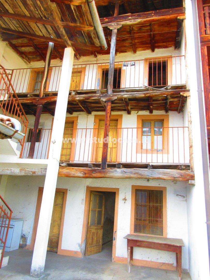 Casa Rustica in vendita a Costa Volpino